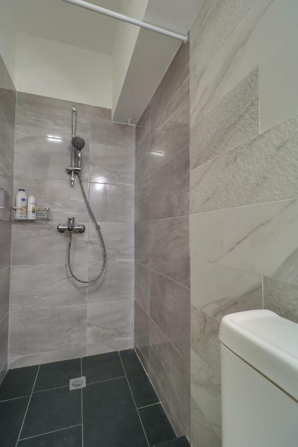 Stylish, Comfy Suite In The Heart Of Атина Екстериор снимка
