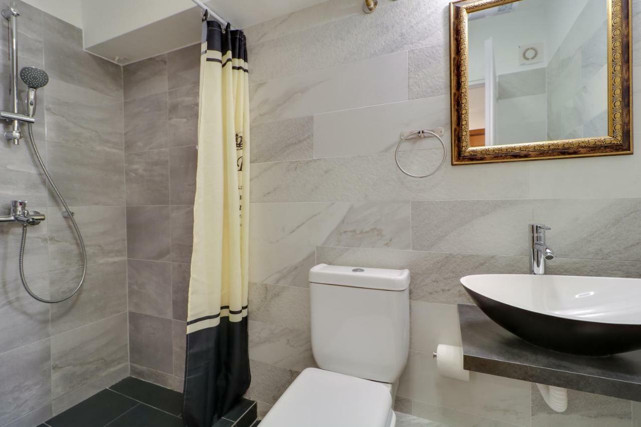 Stylish, Comfy Suite In The Heart Of Атина Екстериор снимка