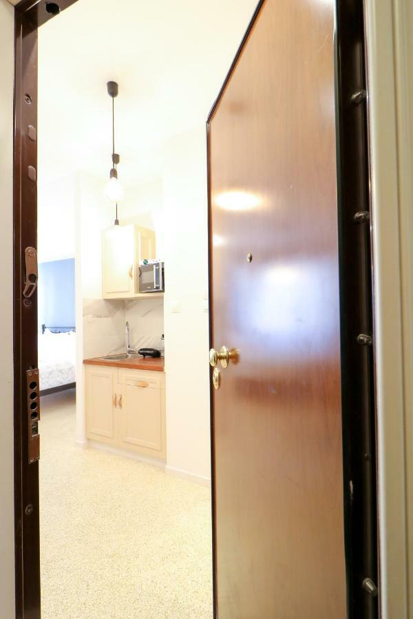Stylish, Comfy Suite In The Heart Of Атина Екстериор снимка