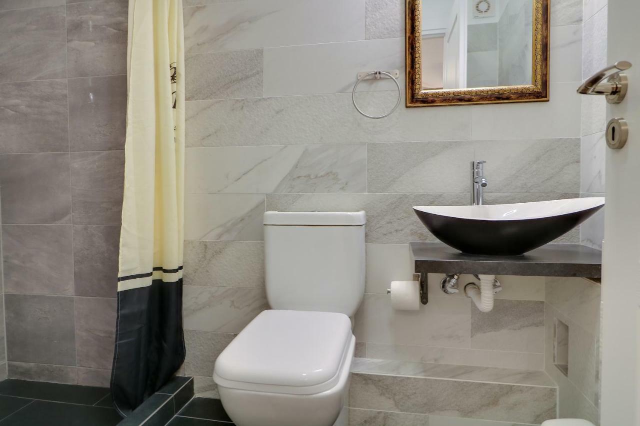 Stylish, Comfy Suite In The Heart Of Атина Екстериор снимка