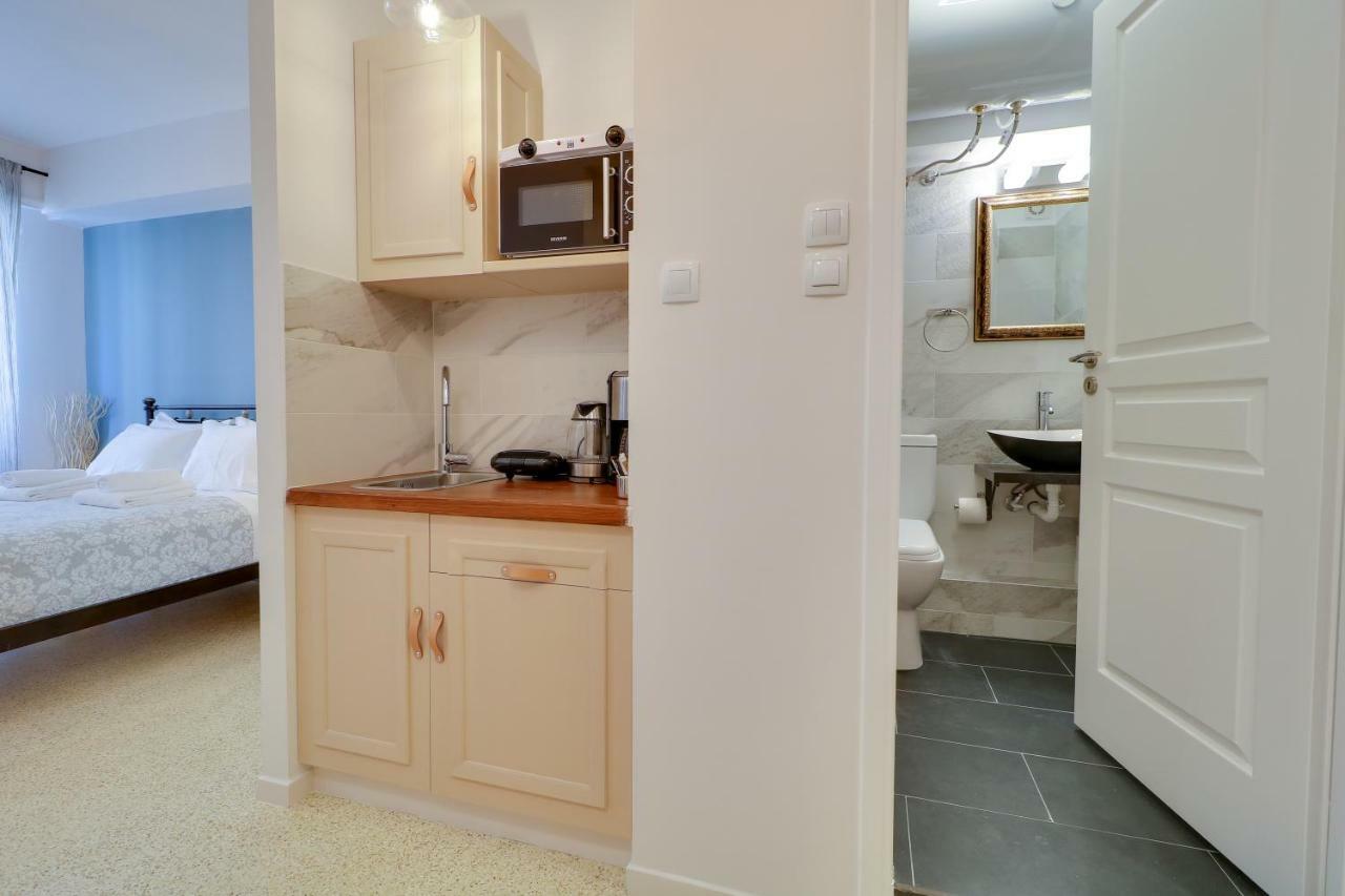 Stylish, Comfy Suite In The Heart Of Атина Екстериор снимка